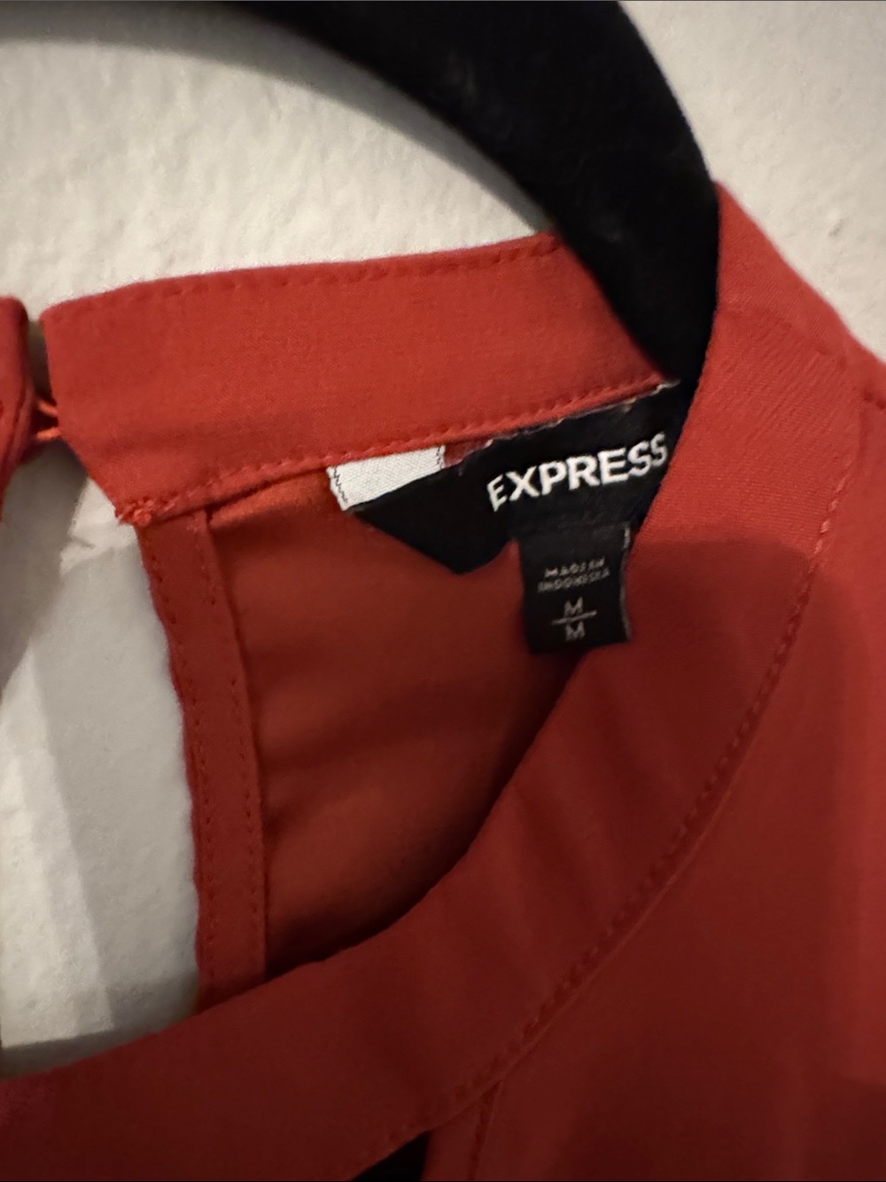 Express Rust Red Keyhole V-Neck Short Sleeve Blouse - Picture 3 of 4
